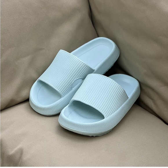 Ocean Blue Cloud Slides - Picture 5 of 5